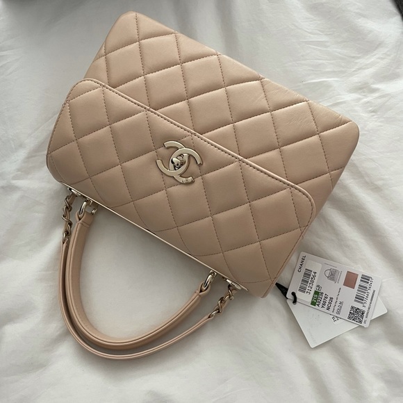 LIKE NEW 🖤 CHANEL 21S Light Beige Small Trendy CC - Picture 2 of 16